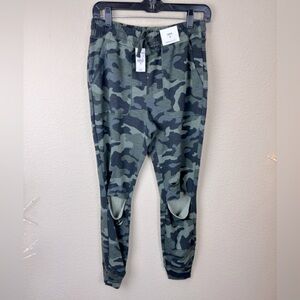 NWT Express One Eleven Camo Stretch Ripped Stretch Joggers $60